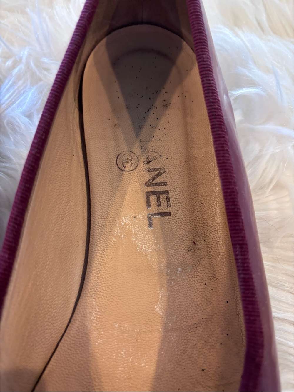 Vintage CHANEL Burgundy Patent Leather Ballet Flats with Bow - Picture 4 of 12